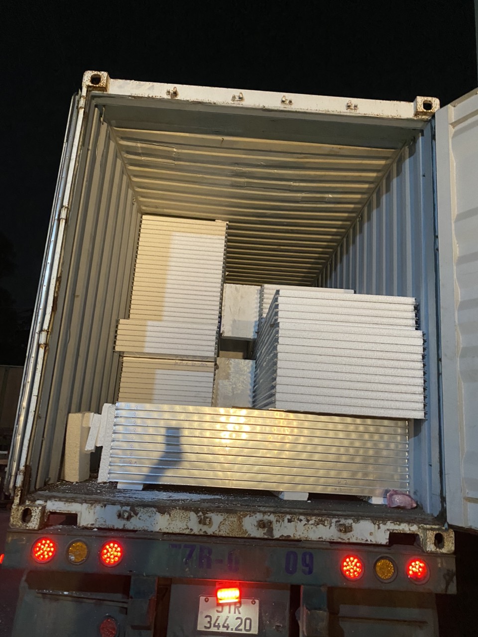 Cho thuê xe Container chở hàng Hải Phòng đi Đồng Nai