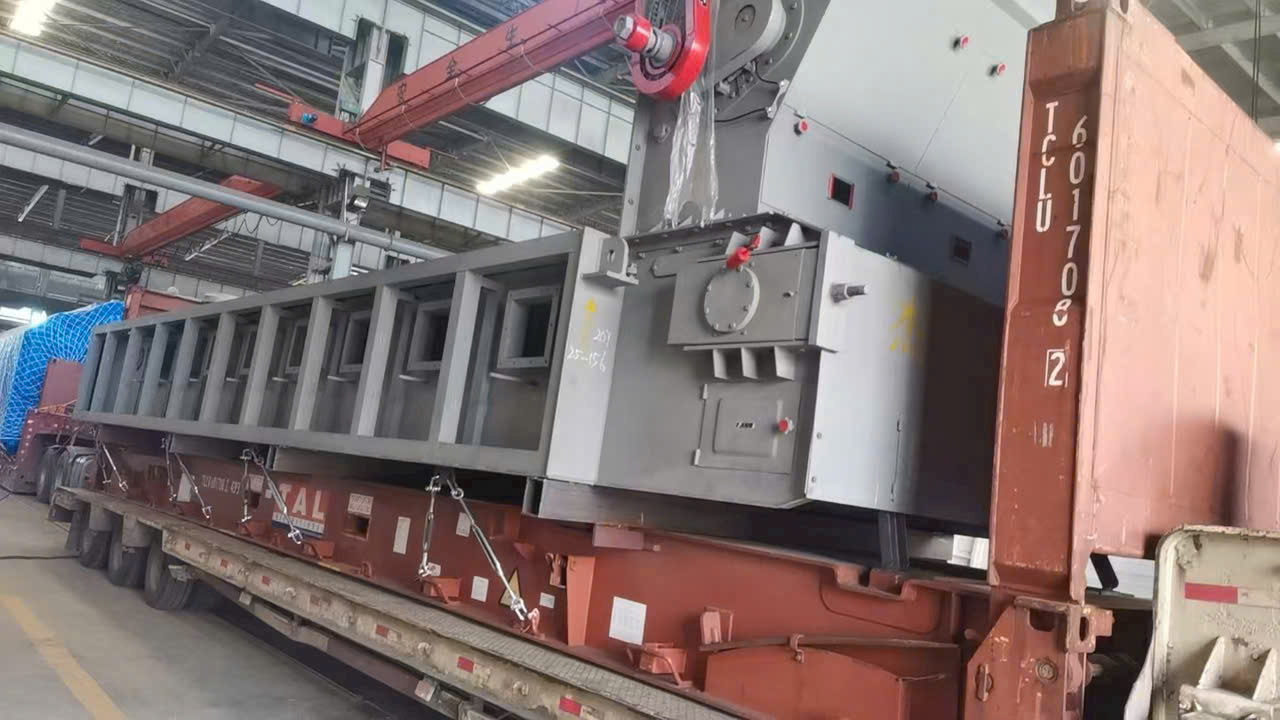 Xe mooc lùn vận chuyển hàng siêu trọng tại Hàng Hải VN