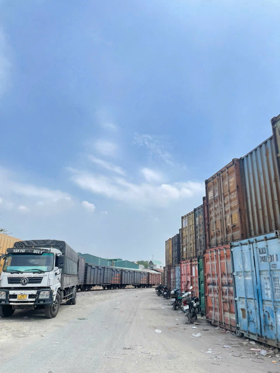 Đội xe tải hiện đại phục vụ dịch vụ vận chuyển hàng tại Tây Ninh đi Bắc Giang.