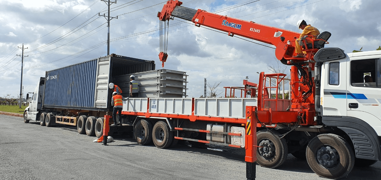 cau-boc-xep-hang-hoa-len-container-van-chuyen-bac-ninh-di-dong-nai