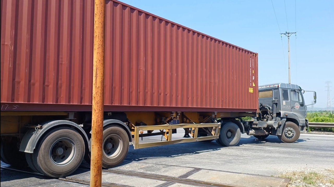 xe-dau-keo-container-chuyen-chay-tuyen-bac-ninh-di-quang-tri