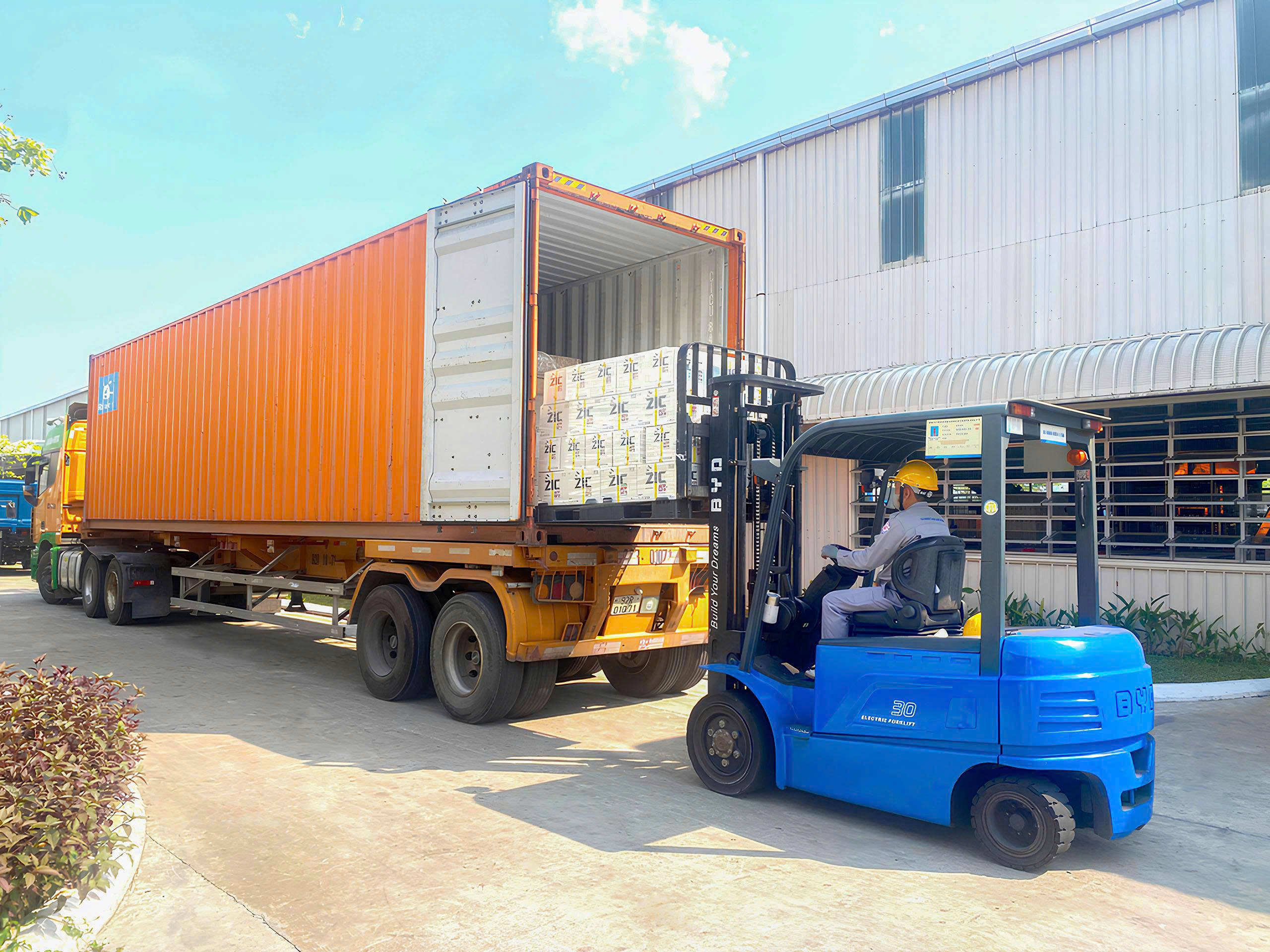 cho-thue-xe-container-bac-ninh-di-quang-nam-cho-hang-an-toan-dung-tien-do