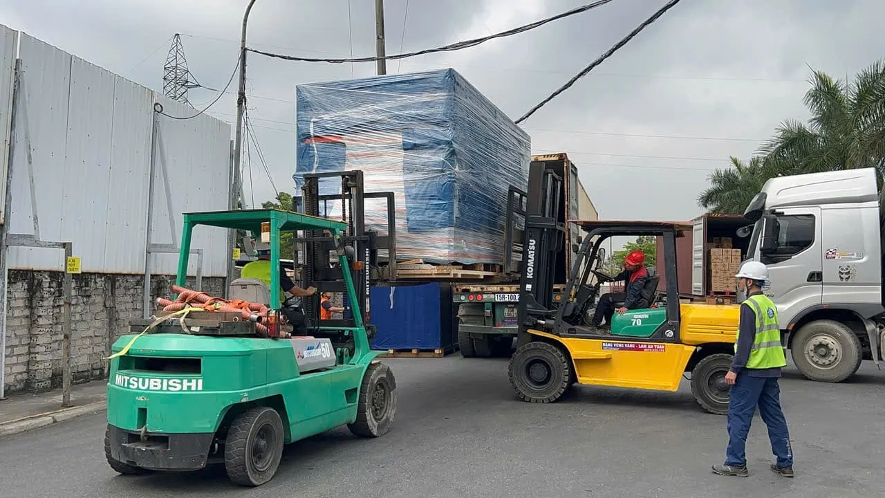 nhan-hang-tan-kho-binh-dinh-van-chuyen-bang-xe-container-tu-bac-ninh