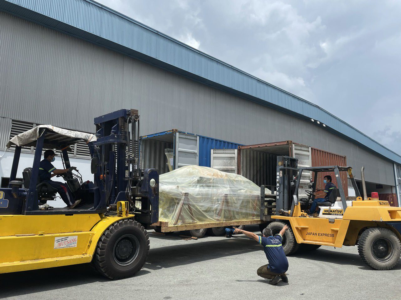 xe-container-den-kho-bac-ninh-nhan-hang-van-chuyen-di-phu-yen